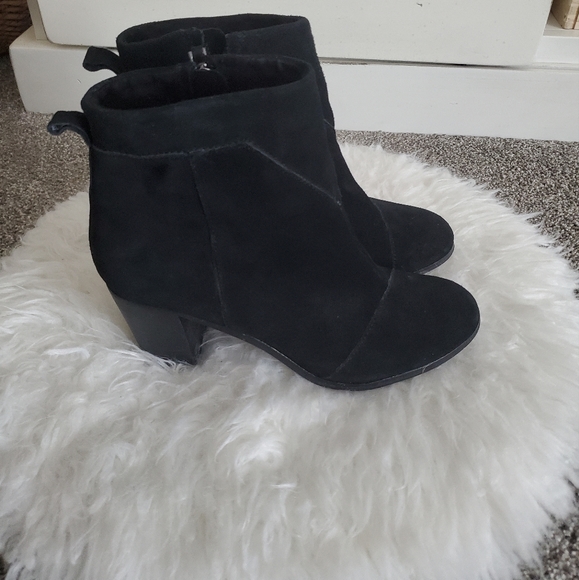 TOMS Lunata Black Suede Block Heel Dress Booties - Picture 3 of 7